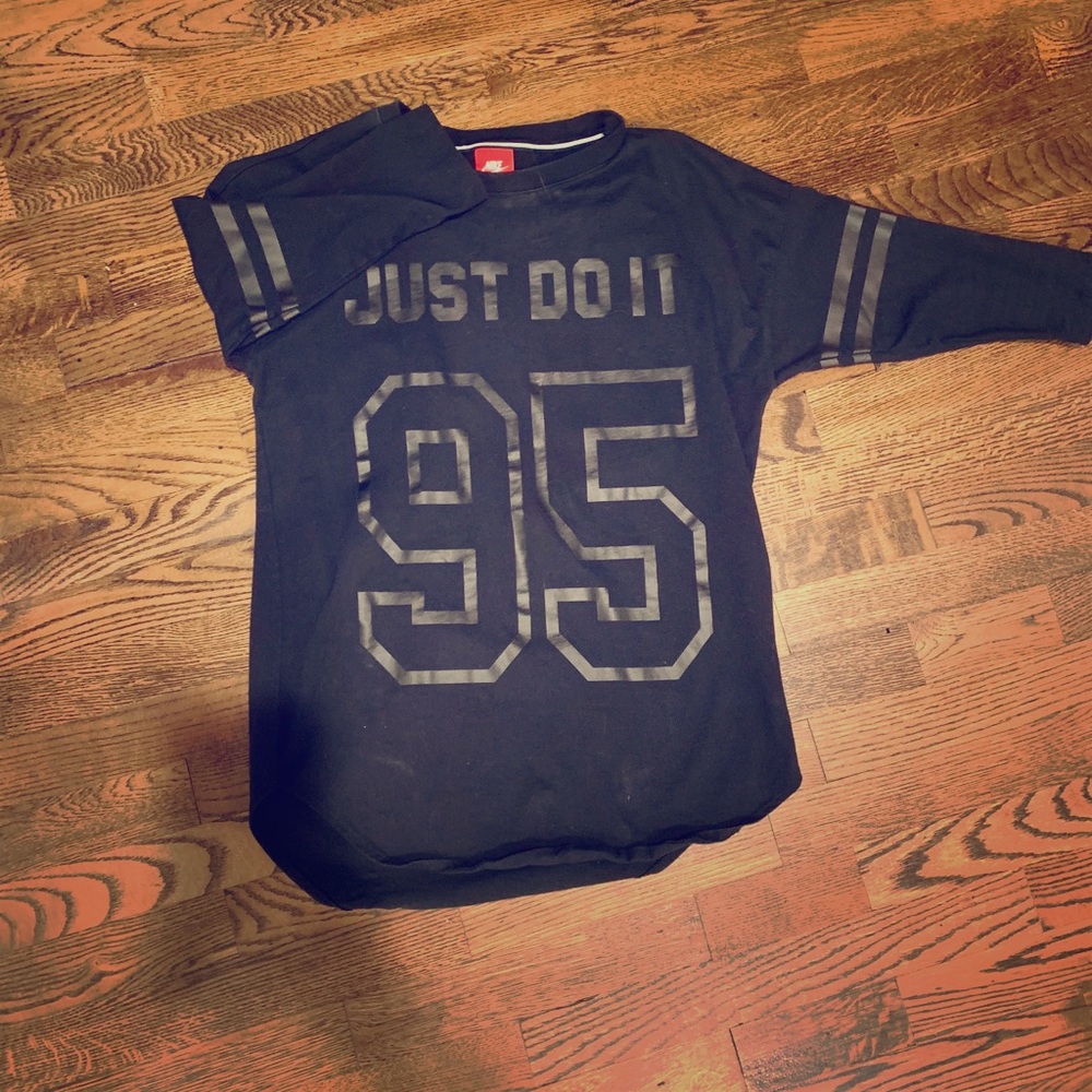 Nike top